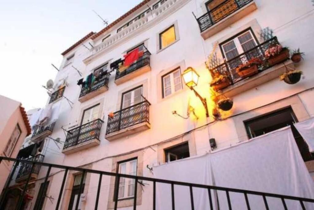 Amazing River View In Historical Lisbon Bagian luar foto